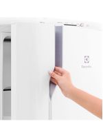 Geladeira electrolux degelo prático re31 com controle de temperatura 240l - branca