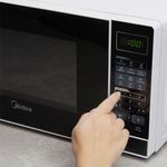 Micro-ondas 20l Branco Porta Preta Minuto Fácil Midea Mras22 - 220v