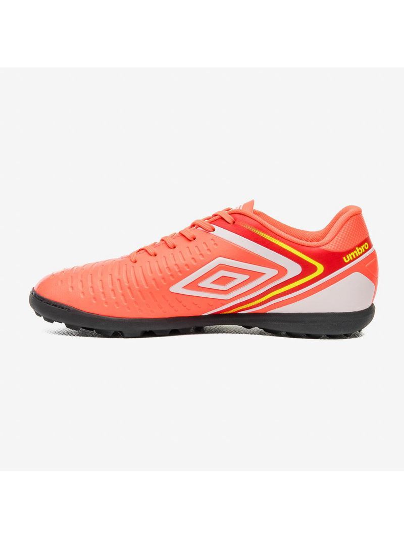 Chuteira society umbro score