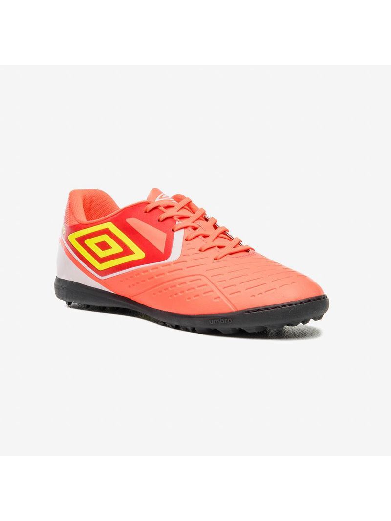 Chuteira society umbro score