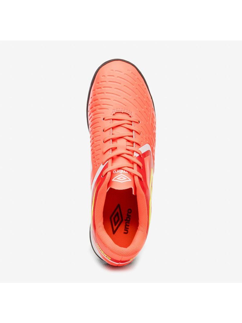 Chuteira society umbro score