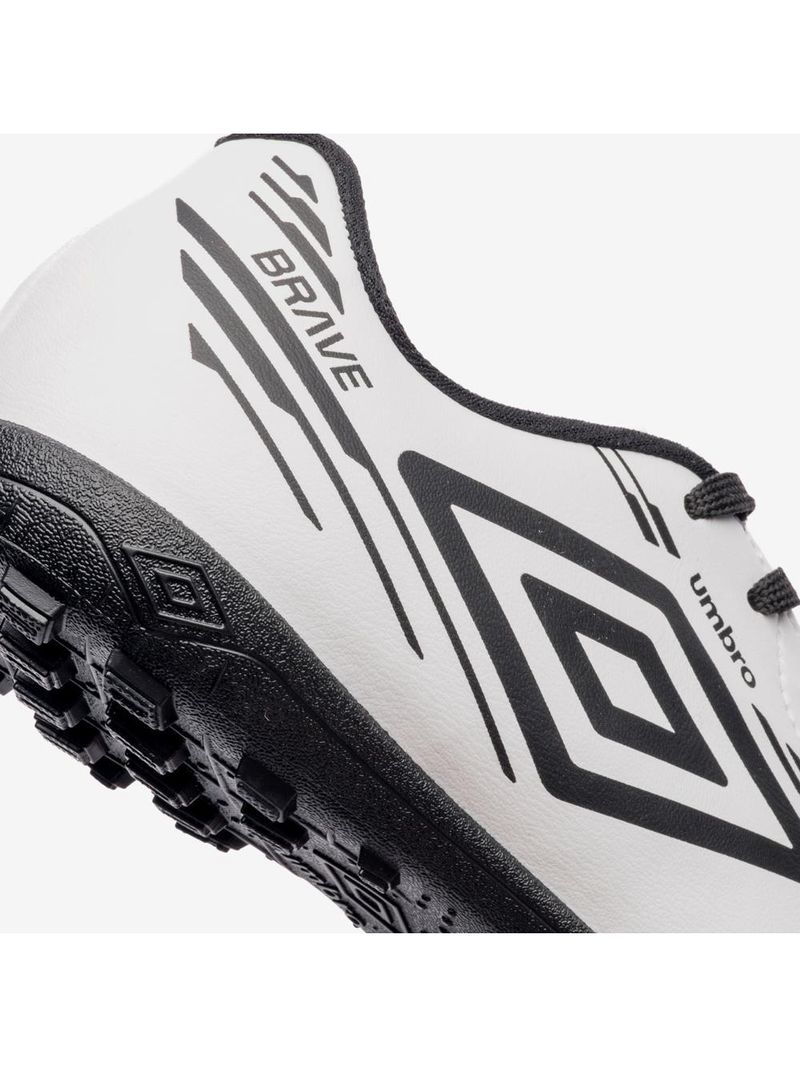 Chuteira society umbro brave jr