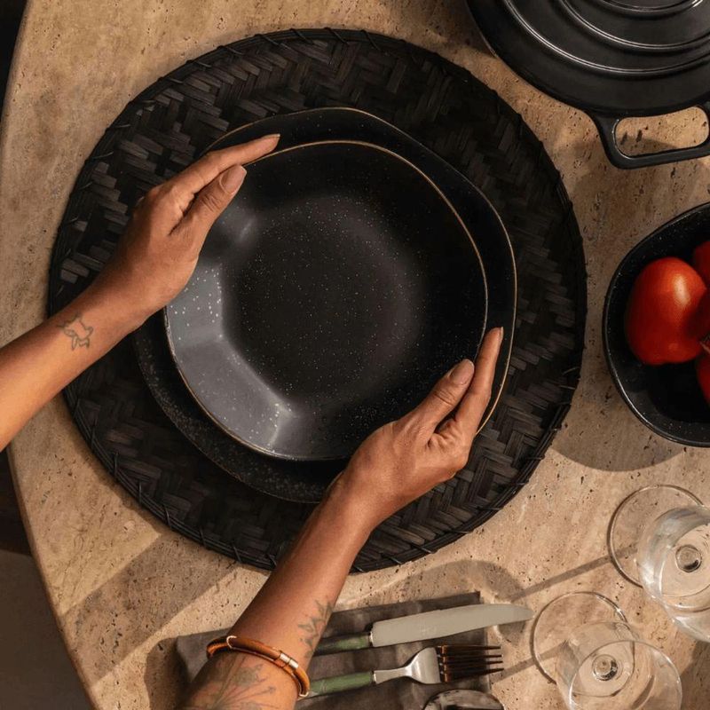 Prato Fundo Ryo Volcano 1 Peça Porcelana Ondulado para Massas Preto