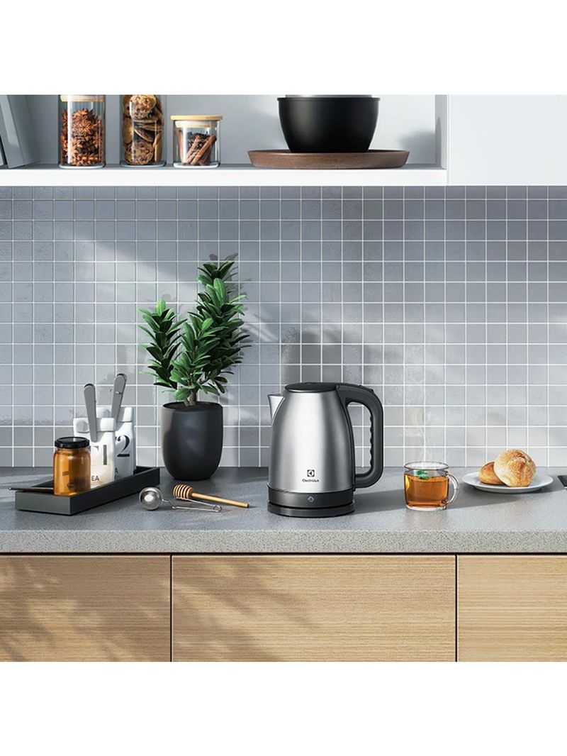 Chaleira elétrica electrolux efficiente eek10 1,8l - aço escovado