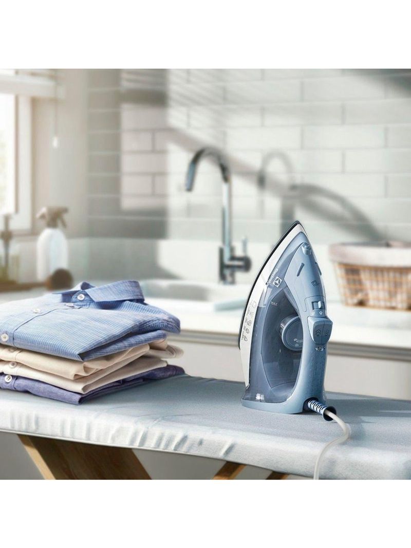 Ferro de passar a seco e vapor electrolux efficient esi10 base antiaderente azul