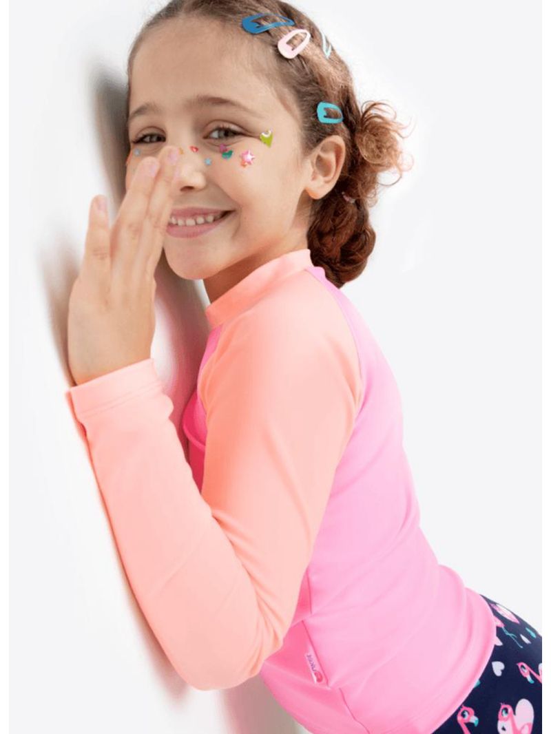 Camiseta menina com proteção solar lisa