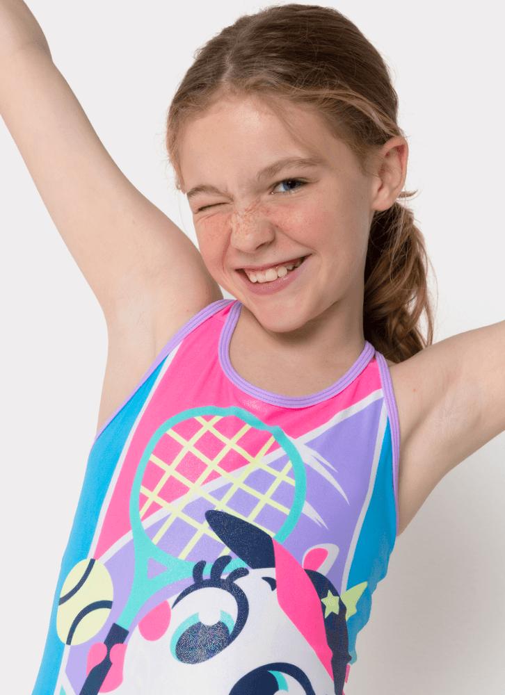 Maio com proteção solar menina teen unicórnio tênis