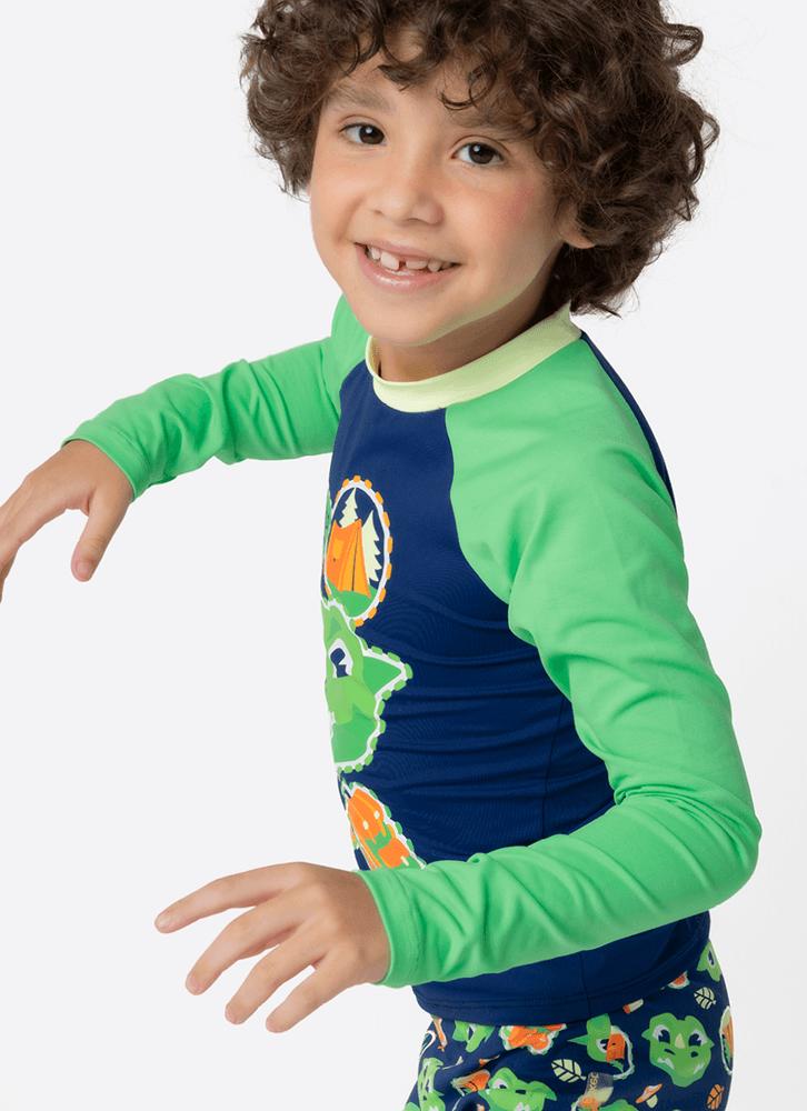 Camiseta com proteção solar menino dragão camping