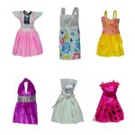 Doll dress - kit com 9 vestidos e acessórios sortidos