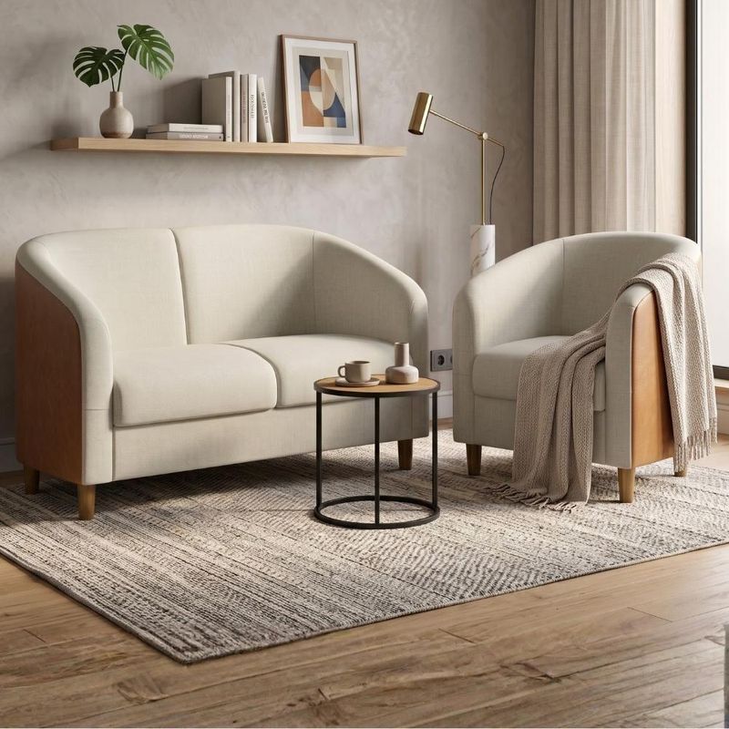 Kit Poltrona e Namoradeira Aura Linho e Courino Pés Palito Conforto Sala de Estar Milani Movelaria