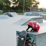 Capacete skate abs vermelho bel proteção eps ventilação