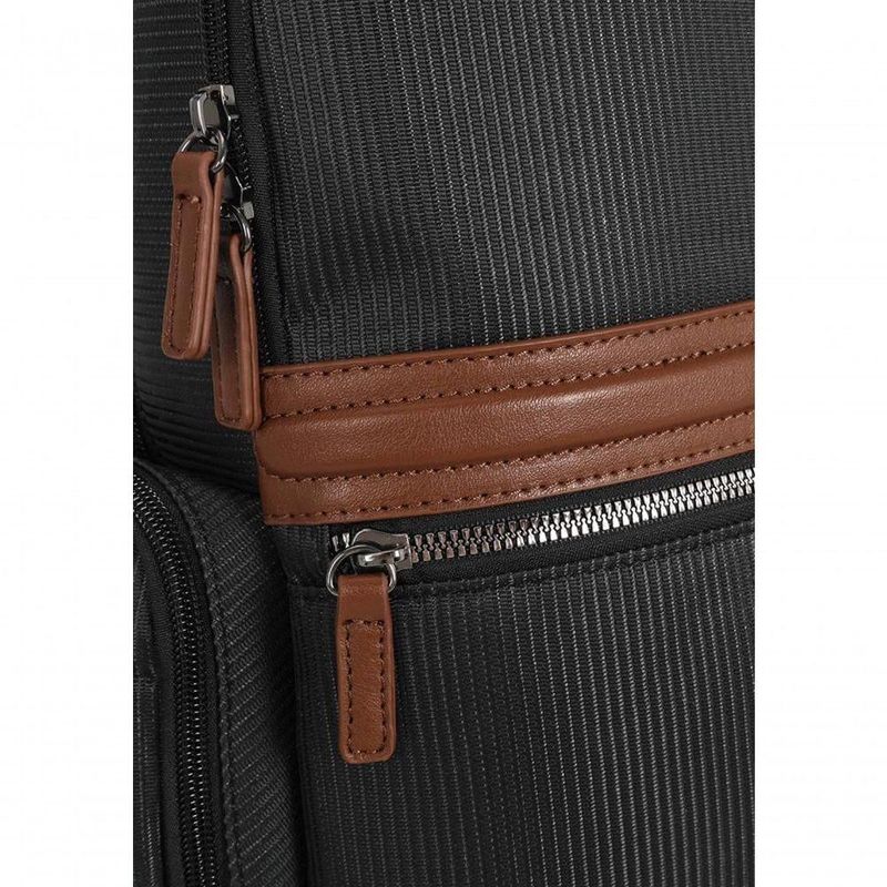 Mochila Feminina Luxcel Gash Náilon com Detalhes em PU Preto 14L Feminino