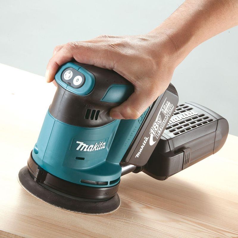 Lixadeira roto orbital bateria 18v 11000 oscilações por minuto adaptável a coletor  dbo180z makita